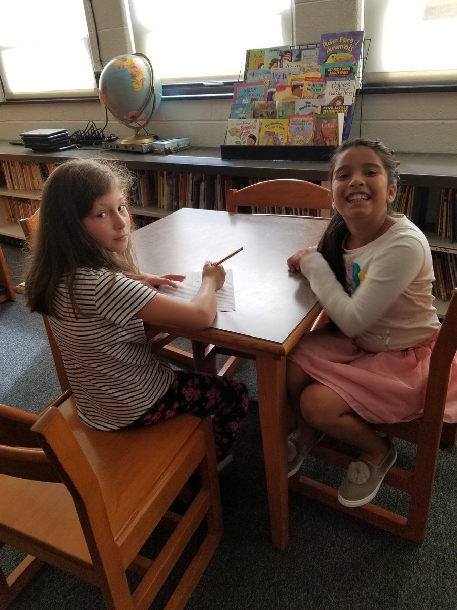 JanineMorganDou's tweet photo. Third graders are writing realistic fiction stories in library class. #chdreambuilders https://t.co/Lbr80opZgu
