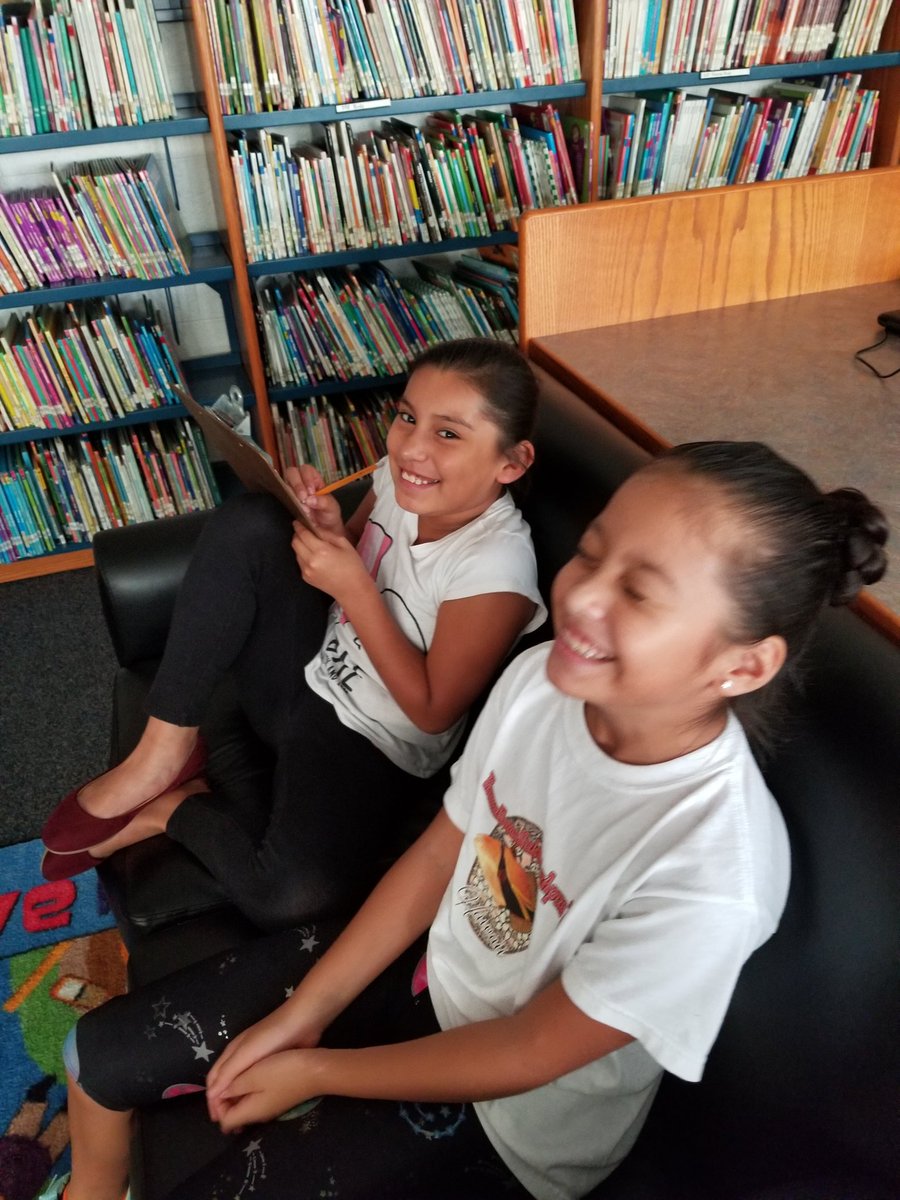 JanineMorganDou's tweet photo. Third graders are writing realistic fiction stories in library class. #chdreambuilders https://t.co/Lbr80opZgu
