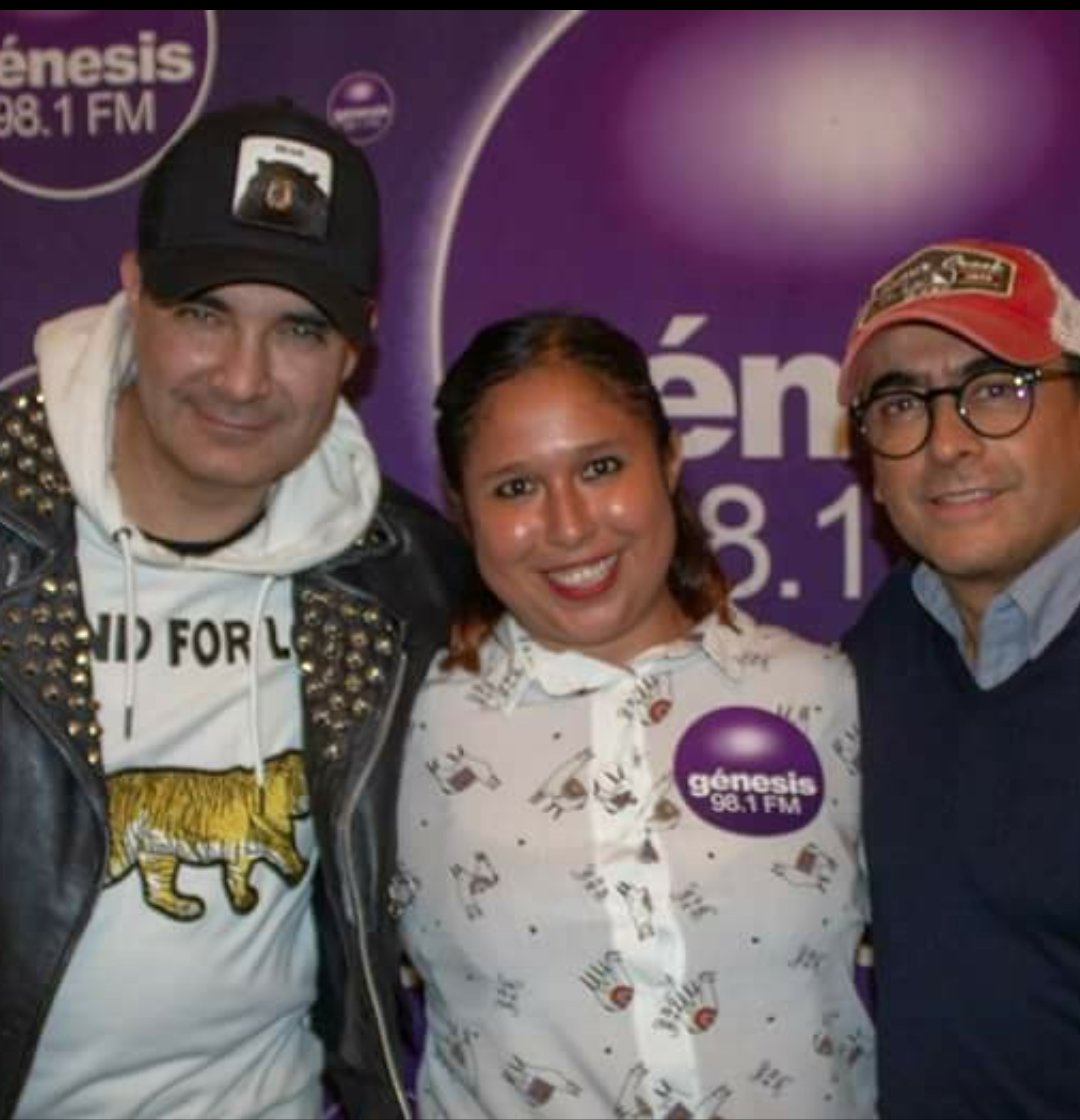 Yabnnel1's tweet photo. @mauricioislas @ObraDosMasDos me encantas 😍 me hiciste el día con tu rico abrazo, 😍 al fin se me hizo conocerte😍 #2Mas2 😎d rato voy a verte al teatro 😎😘 https://t.co/yXvcBF007Z