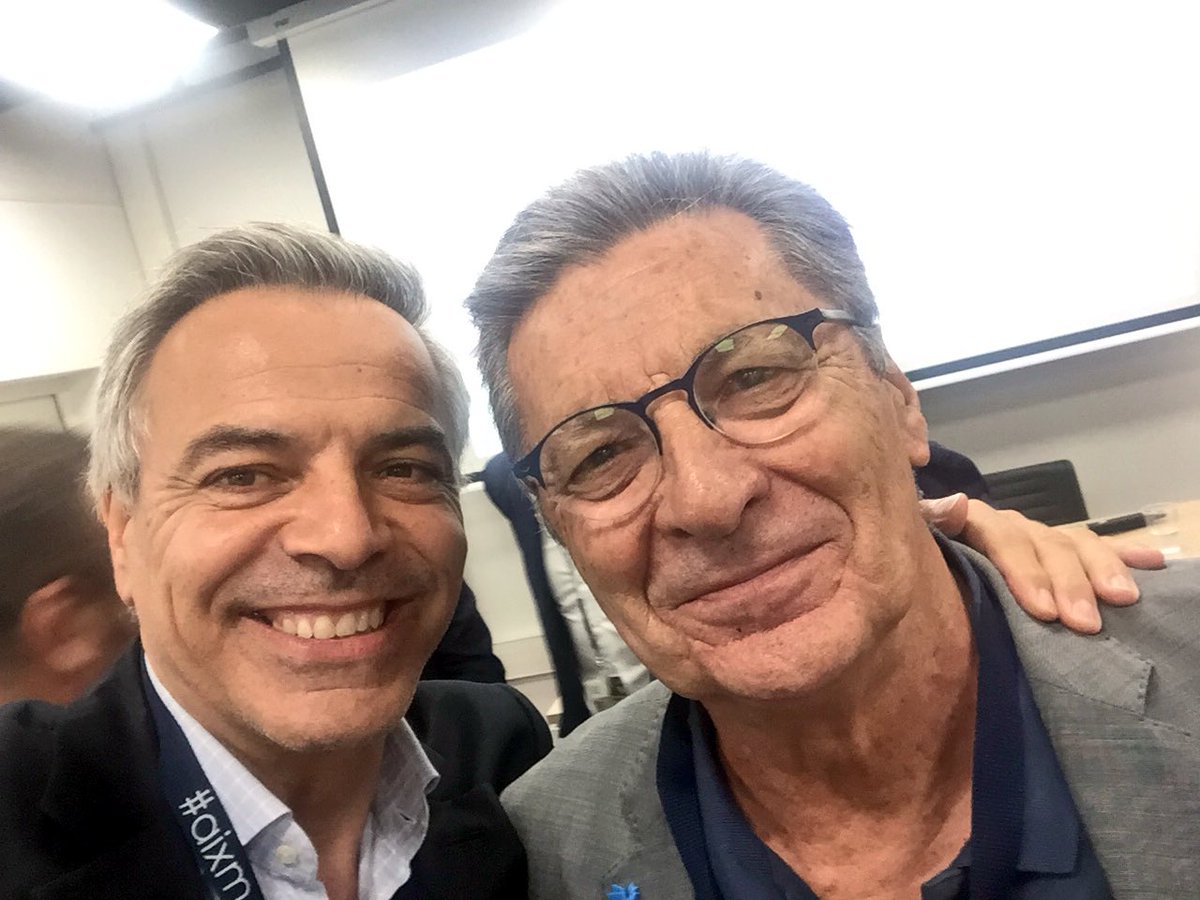vkieffer04's tweet photo. Un grand plaisir de croiser #DanielConstantini un Monsieur du sport français @Smuc @pauchandball #Handball @li https://t.co/SZUVPrvH5p