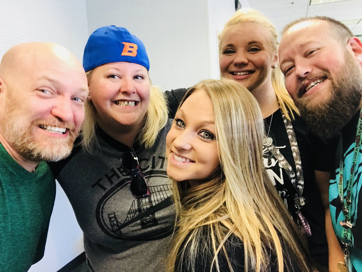 KristiHartTP's tweet photo. The one, the only, the legend... DOT!!! Thanks for stopping by, gracing us with your presence and filling us with laughter!! We sure miss you in Boise. No visit is complete without a selfie!  @kkleff3 @AMOS_EDC_TPBOI @BoiseTraining https://t.co/KLUe04cLO5