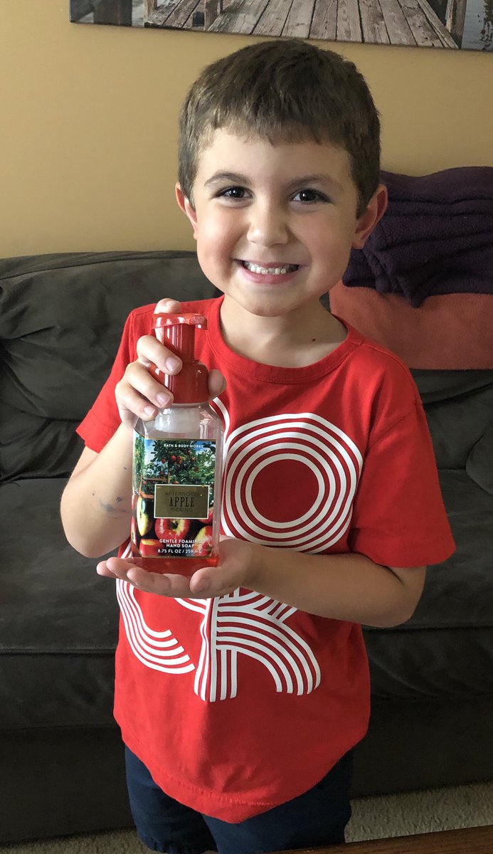 bmpocceschi's tweet photo. @CBKeriRybny Joey was so excited when he realized that our soap was apple-scented 🍎 🍏 https://t.co/uoH6bdq43T