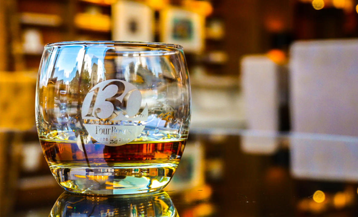 4RosesBourbon's tweet image. We mingled a 10-year OBSV, 13-year OBSF, 14- year OESV, and 16-year OESK, achieving a balanced, complex &amp;amp; unique combination reflecting 130 years of #MellowMoments. Raise your glass, take a sip and enjoy the 130th Anniversary Limited Edition Small Batch.

fal.cn/VDKQ