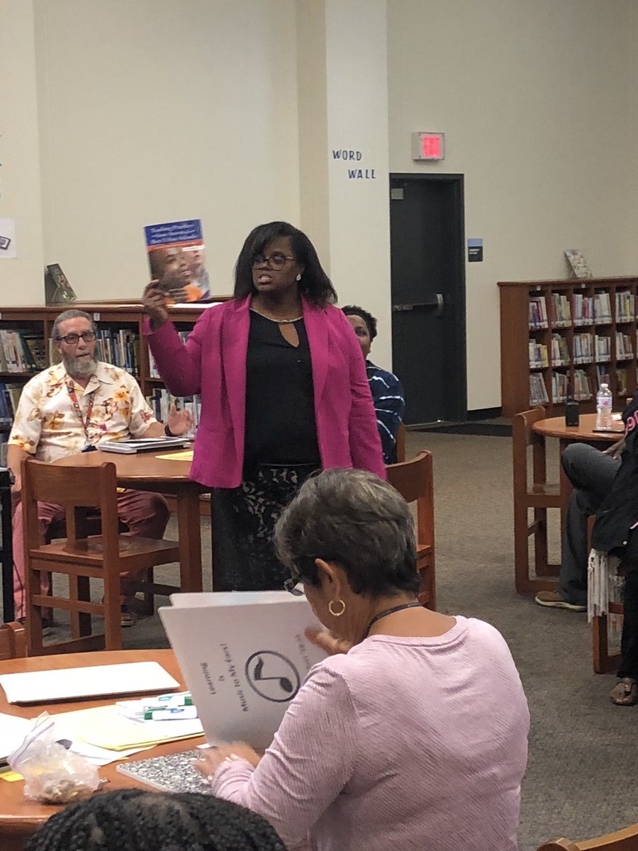 milihenriquez's tweet photo. Rocking and Rolling at @MadingES during @A180_HISD #ExtendedWednesday!!! Looking at data, creating objectives, and talking about integrating sentence stems for thinking are all part of #TheMadingWay https://t.co/CSk71Qezoc