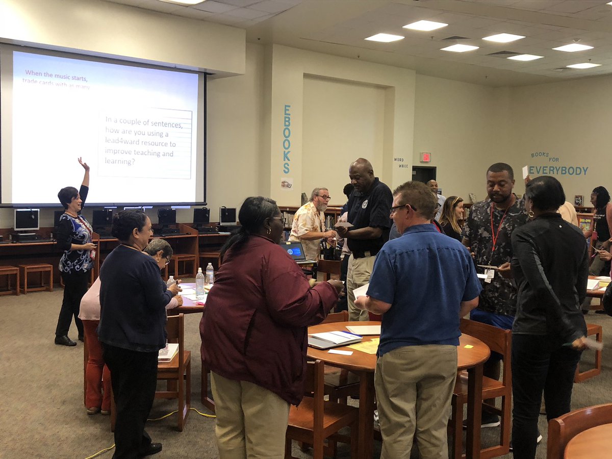 milihenriquez's tweet photo. Rocking and Rolling at @MadingES during @A180_HISD #ExtendedWednesday!!! Looking at data, creating objectives, and talking about integrating sentence stems for thinking are all part of #TheMadingWay https://t.co/CSk71Qezoc