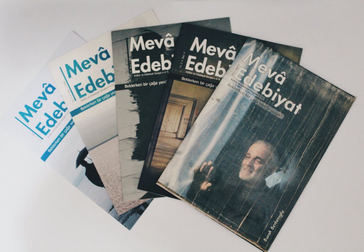 sesin büyüdüğü akşamlar yoruyor en çok da insanı,
duvarlar dilsiz değil buralarda
tekrarlıyor duyduğu her çığlığı. | osman nesimi, Mevâ 5.