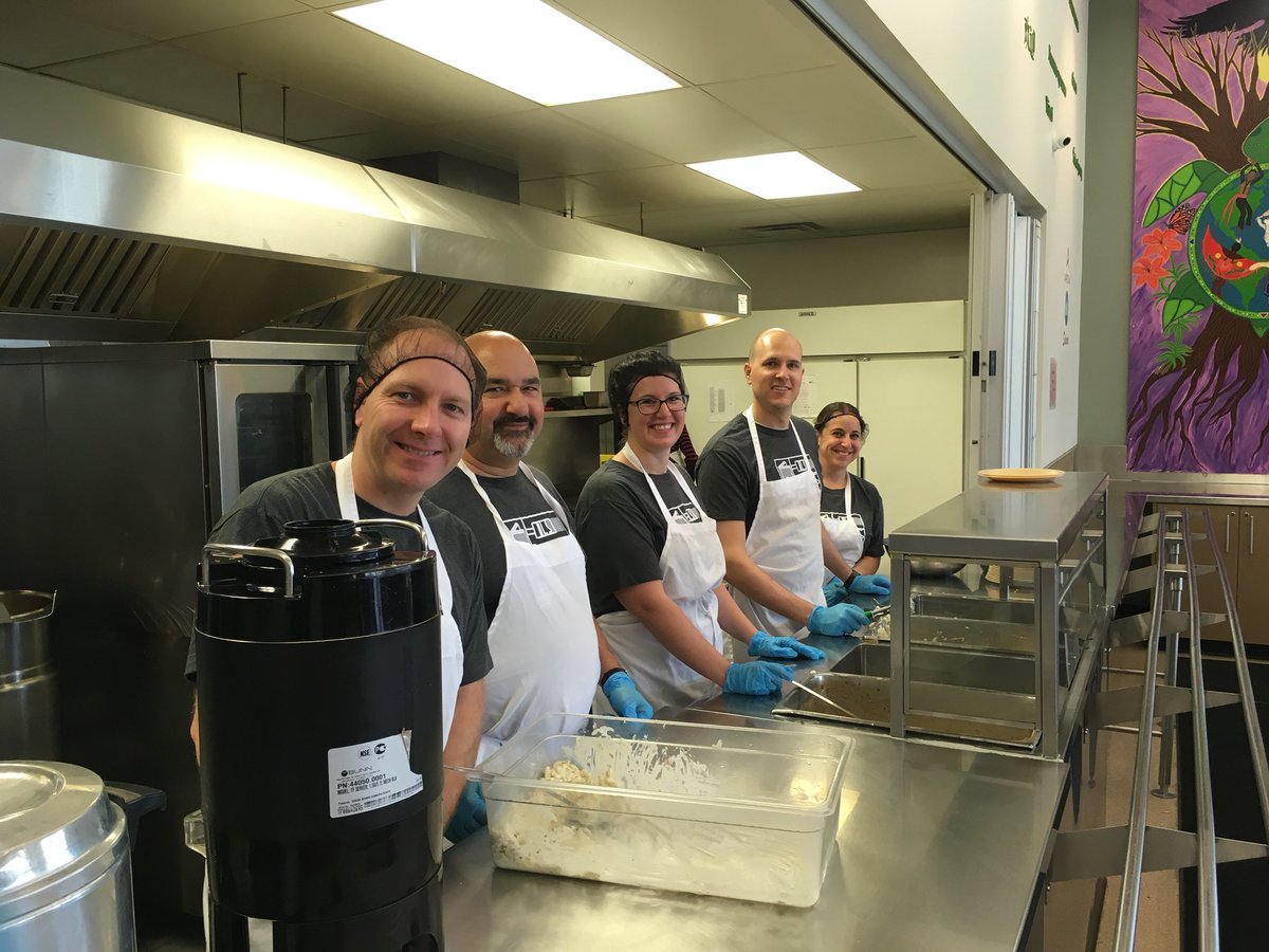 KevinLasiuk's tweet image. Today is @Stantec in the Community Day! Staff from the Saskatoon office helped to serve a delicious lunch at the Saskatoon Friendship Inn. Over 500 plates served! Thanks @SaskatoonFriend and @UnitedWayStoon #locallove #stantectogether