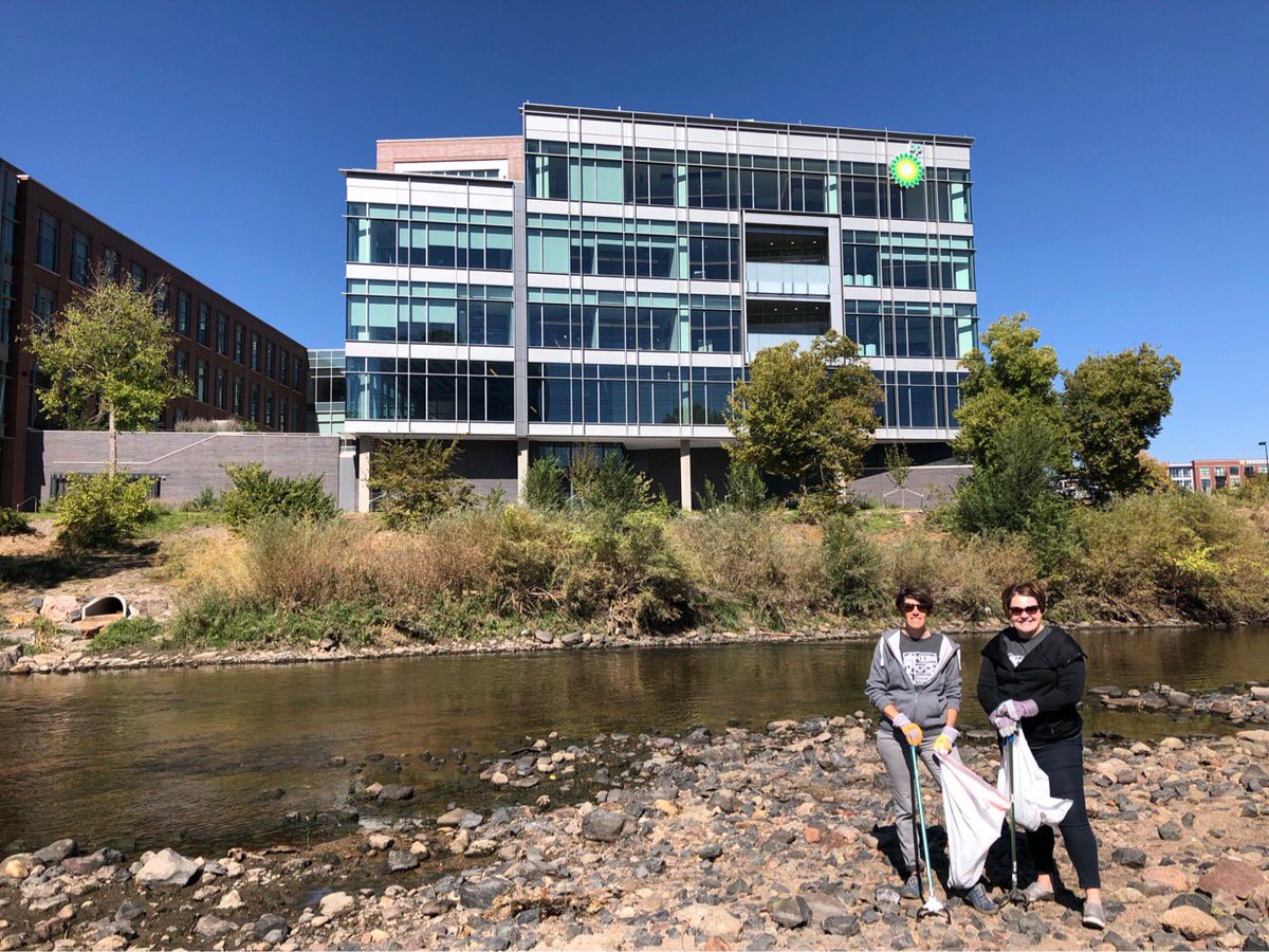 mundisue's tweet image. Great day to do some riverbank cleanup in Denver’s Confluence Park with the @gnwyfoundation for @Stantec in the Community Week! #StantecTogether