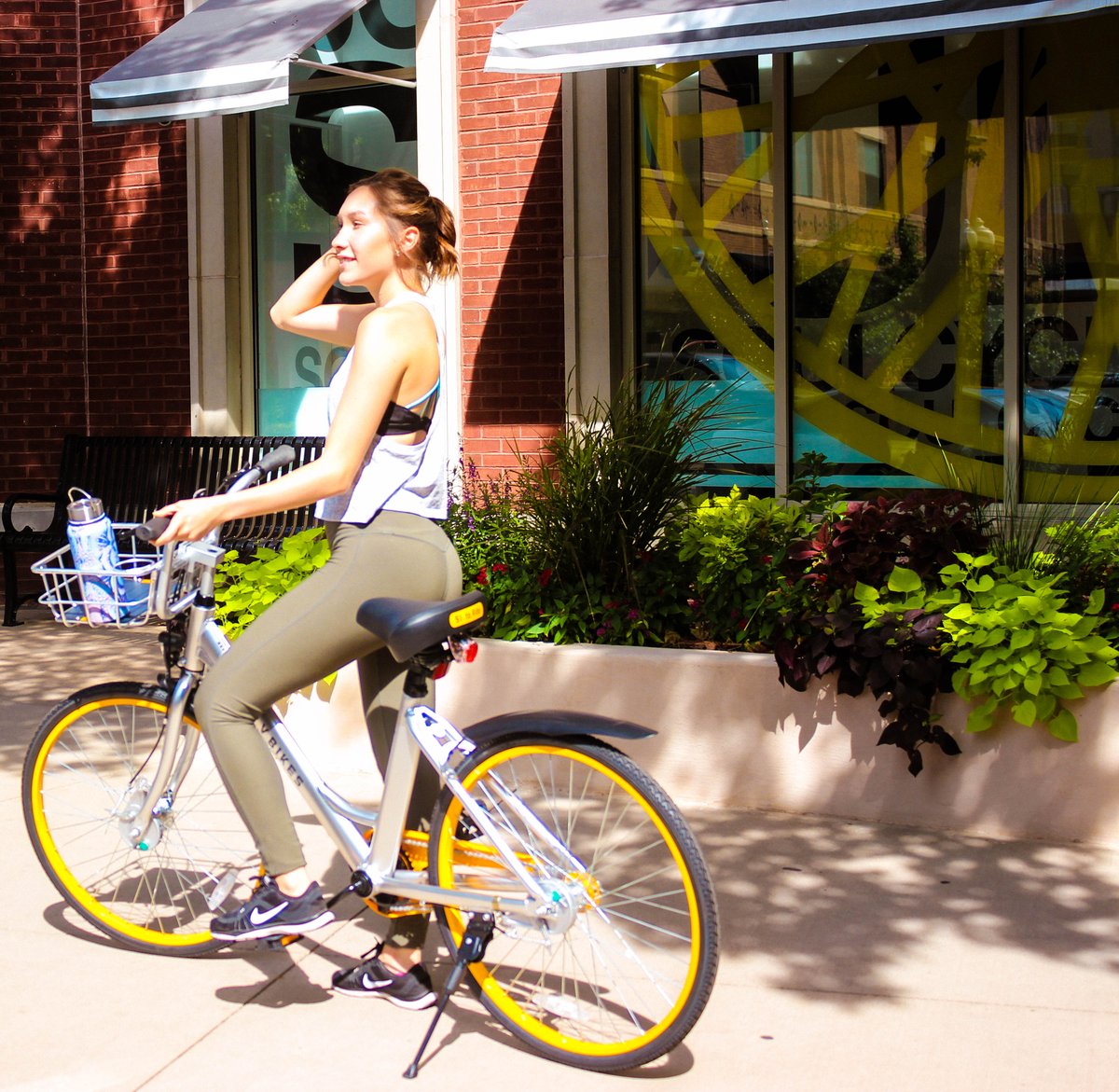 VBikesTech's tweet photo. Happy Hump Day 😊
https://t.co/WpS25ZqFzt
#VBikes https://t.co/LB1J4rBbXS