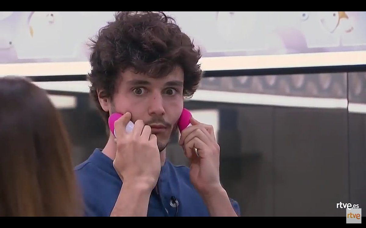 myassisbroken's tweet photo. #OT18Gala1 Cuando pruebas un vibrador por primera vez https://t.co/GklOHSRAxp