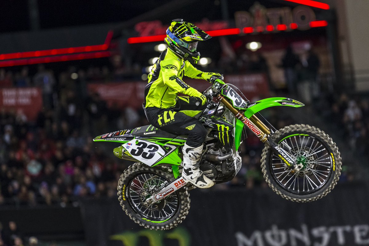 RaceKawasaki's tweet photo. We want to thank @joshgrant33 for the past 4 years of his hard work and dedication to the Monster Energy Kawasaki team and wish him the best of luck in the future. #Ch33rs to letting the good times roll. #RaceKX #TeamGreen #JG33 #Grizz #HLTN https://t.co/WZMRsKqmsd
