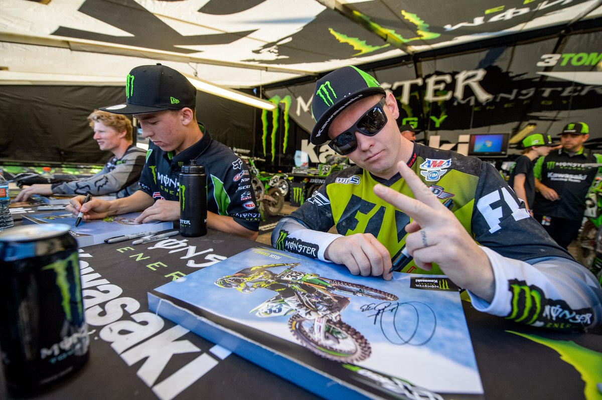 RaceKawasaki's tweet photo. We want to thank @joshgrant33 for the past 4 years of his hard work and dedication to the Monster Energy Kawasaki team and wish him the best of luck in the future. #Ch33rs to letting the good times roll. #RaceKX #TeamGreen #JG33 #Grizz #HLTN https://t.co/WZMRsKqmsd