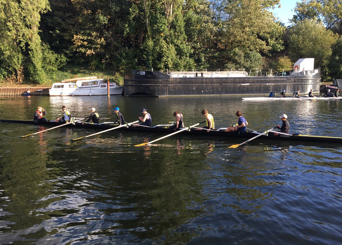 VelvetIce5's tweet image. Seniors finishing a tough 80 miles rowing. Rain wind cold &amp;amp; finally the sun! An excellent achievement for a wonderful charity #RiverRow2018 @HamptonRowing  @RRow2018 @SSChospices