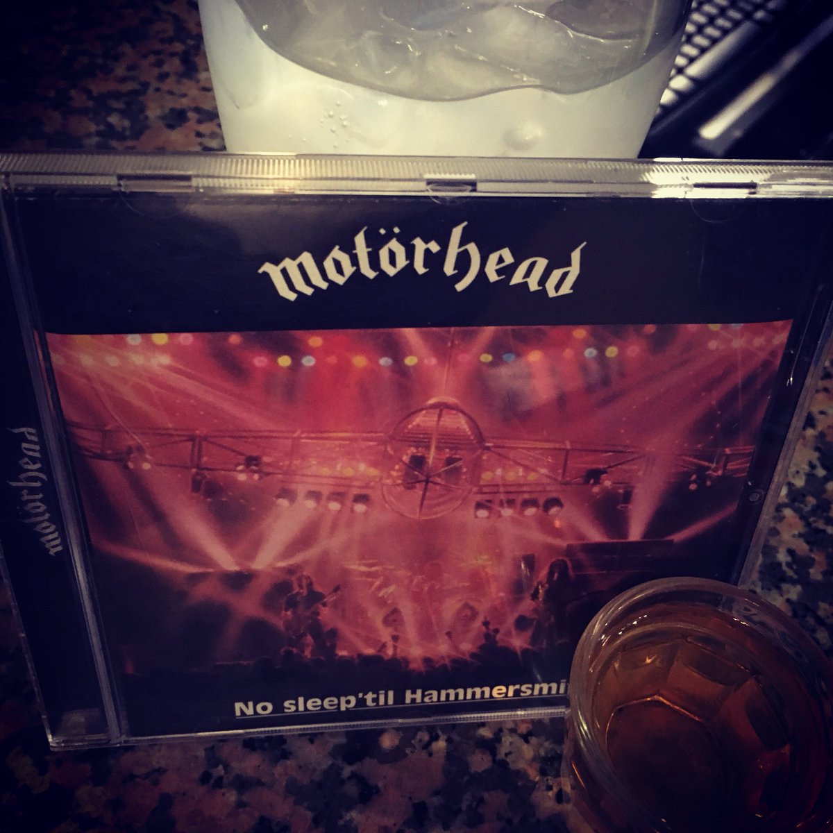 Vaikeinta studiota edeltävällä viikolla on olla innostumatta liikaa elämästä... ♠️⚰️⚰️⚰️
#jytinkimurhat ♥️