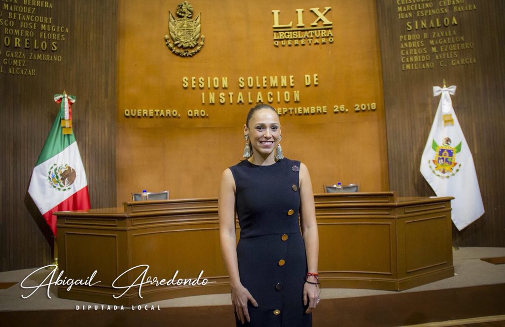 AbiArredondo's tweet photo. Con amplia responsabilidad asumí el día de hoy, el cargo de Diputada Local en la LIX @Legislatura_Qro en donde seré tu representante  y tu voz se traducirá en leyes y acuerdos de  beneficio para Querétaro.

#DiputadaLocal https://t.co/4p2x9dwYZB