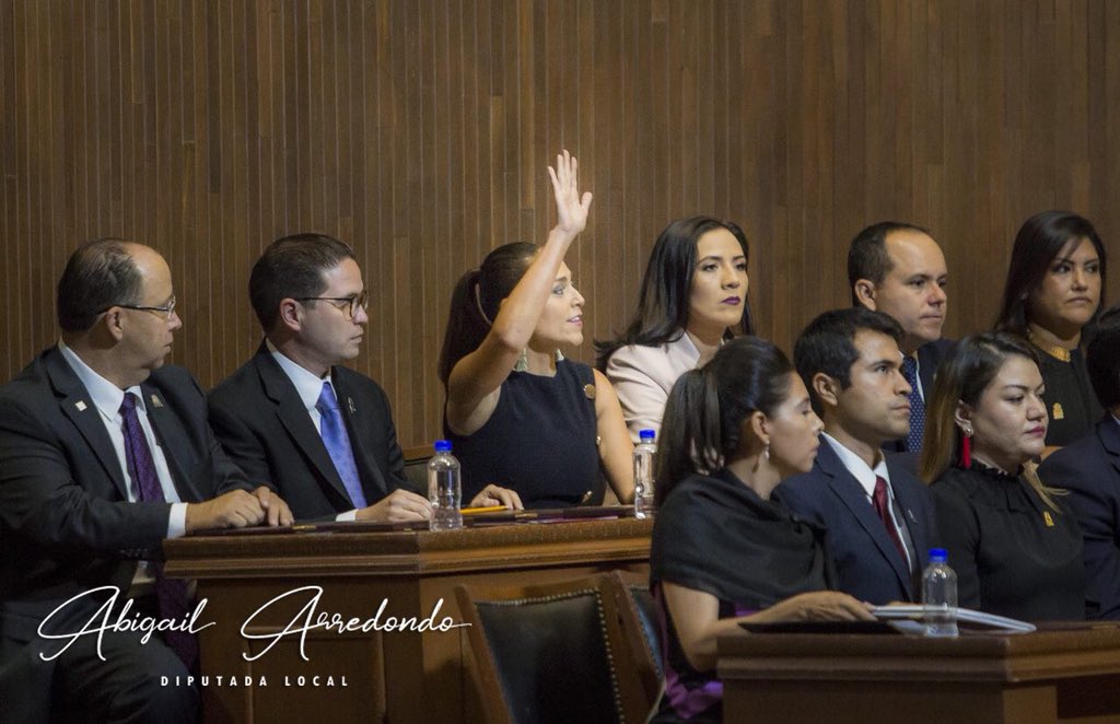 AbiArredondo's tweet photo. Con amplia responsabilidad asumí el día de hoy, el cargo de Diputada Local en la LIX @Legislatura_Qro en donde seré tu representante  y tu voz se traducirá en leyes y acuerdos de  beneficio para Querétaro.

#DiputadaLocal https://t.co/4p2x9dwYZB