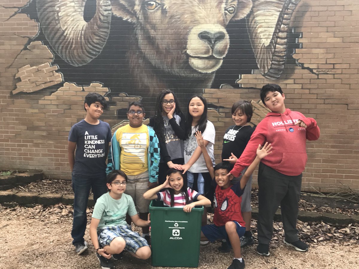 cwinn1103's tweet photo. The Recycling Team is always on a mission, even when the mission is an impromptu photo session!  #reducereuserecycle #designatedphotographer https://t.co/EUr2LBvXBN