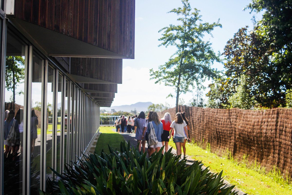 AUTuni's tweet image. Global university rankings place #AUTUNI in top 3 in NZ. 🎓🇳🇿
AUT placed third highest ranked university in New Zealand in new rankings published today by @timeshighered. 🎉🙌 #THEunirankings
Read the full story 👉 aut.ac/2Q9seqw