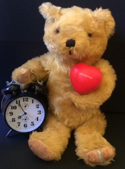 RestartHeartDay's tweet photo. Time matters when someone suffers a sudden cardiac arrest. For every minute without CPR the chances of survival drop by up to 10%. Join us on Oct 16 for World Restart A Heart Day to learn #CPR to save a life. https://t.co/Bfcp7Ex1Rx https://t.co/EOiZJxhdPC https://t.co/ga69kwZ781