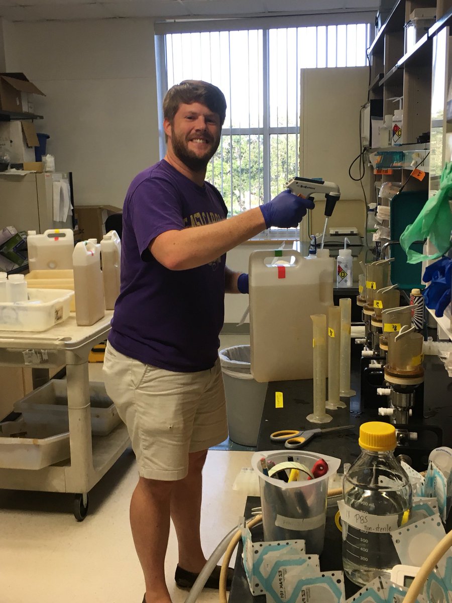 Kjojess's tweet photo. All hands on deck in the Noble lab @UNCims !
Weโre measuring potentially pathogenic #bacteria in the Neuse River Estuary. This is the first batch of #modmon samples after #HurricaneFlorence2018. https://t.co/RuO8mlZKK9