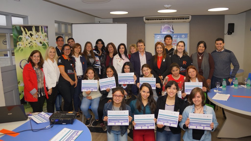 CamemMisiones's tweet photo. La Cámara de Mujeres Empresarias de Misiones hizo entrega de certificados a las alumnas de Chicas en Tecnología en Posadas. Camem fue la articuladora de traer el programa a la provincia junto a la Cámara de Representantes de Misiones. @flalomorales @agrolarus https://t.co/wvkzKEc2Iu