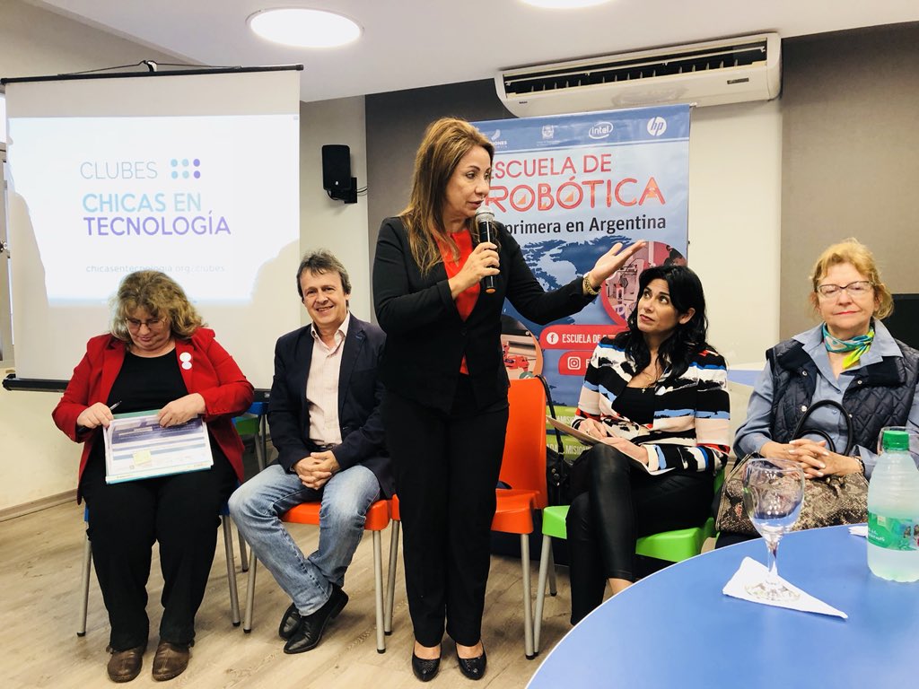CamemMisiones's tweet photo. La Cámara de Mujeres Empresarias de Misiones hizo entrega de certificados a las alumnas de Chicas en Tecnología en Posadas. Camem fue la articuladora de traer el programa a la provincia junto a la Cámara de Representantes de Misiones. @flalomorales @agrolarus https://t.co/wvkzKEc2Iu