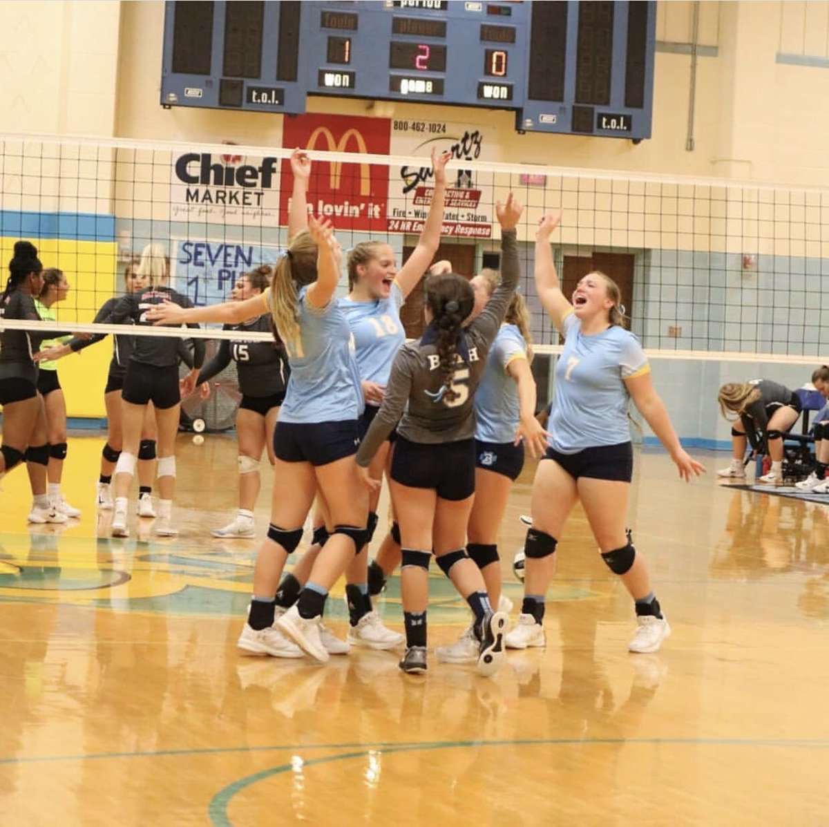 PawPrint_Kali's tweet photo. SENIOR/PARENTS NIGHT TOMORROW! (9/27) BE THERE!!! JV 5:30. Recognitions @ 6 o’clock. Varsity @ 6:30!!! #BeatWapak 💙😼💪🏻🏐 https://t.co/9r0KKIvPLc