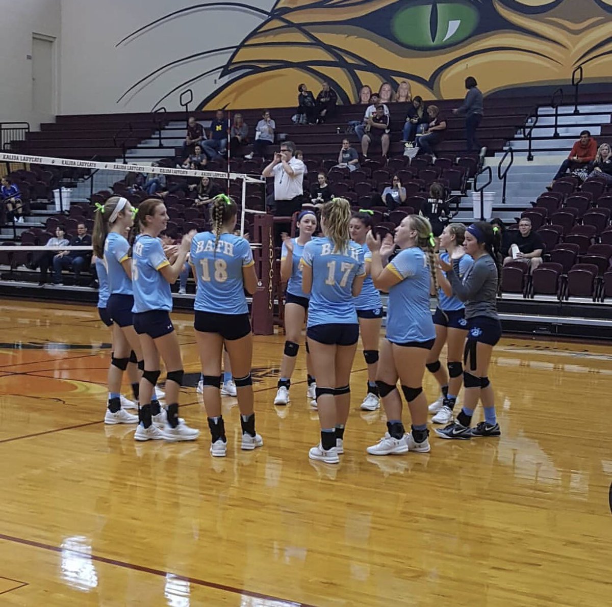 PawPrint_Kali's tweet photo. SENIOR/PARENTS NIGHT TOMORROW! (9/27) BE THERE!!! JV 5:30. Recognitions @ 6 o’clock. Varsity @ 6:30!!! #BeatWapak 💙😼💪🏻🏐 https://t.co/9r0KKIvPLc