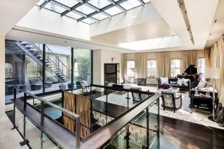 RentNYRE's tweet photo. https://t.co/UmTpdjogat

An unrivaled residence on one of #Tribeca's most exclusive, fabled streets. https://t.co/C0HIEiEZSS