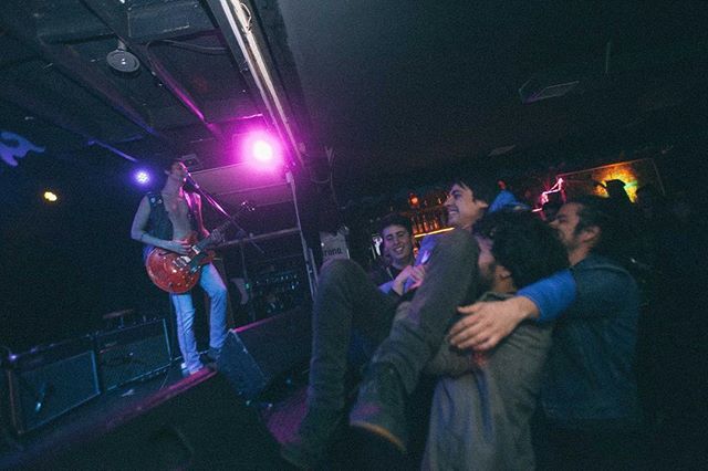 fuxkingfiesta's tweet photo. @magalyfields  dándolo todo en la #FuxkingFiesta 🤘🏻🔥 En octubre se viene la FUXKING FIESTA 16 en @barloreto con show internacional de @gordonraphael  y nuestro show residente de @warhololiveira 🤘🏻🔥 Desde New York, Gordon Raphael el productor de bandas cómo Te Strokes y R… https://t.co/q6LQvQjEbq