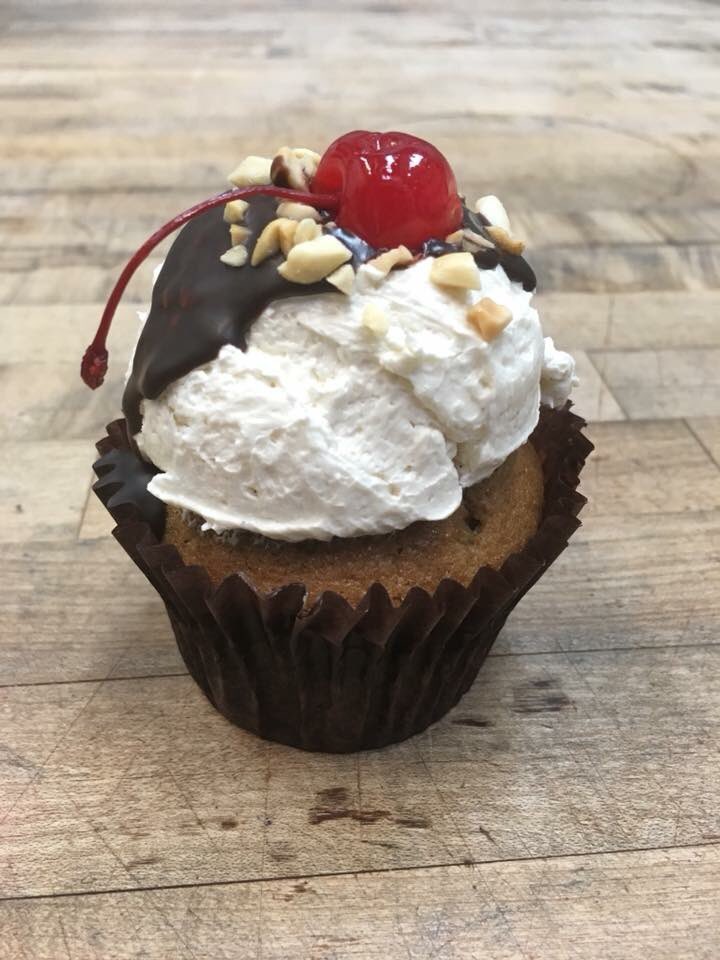 Our staff member Derika chose this week’s special.. BANANA SPLIT! Banana cake, butterscotch pastry cream, vanilla bean buttercream in a nice big scoop, topped with house made chocolate sauce, peanut topping and an old fashioned marachino cherry!