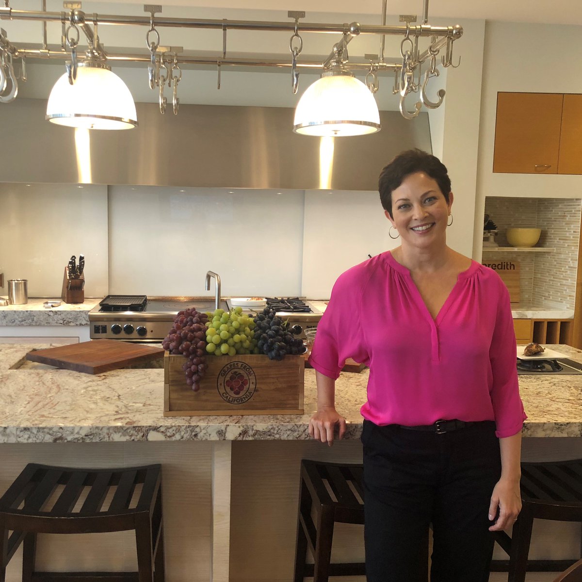 GrapesfromCA's tweet photo. Bunches of fun today with @Ellie_Krieger at @MeredithCorp! Ellie demonstrated #GrapesfromCA recipes and other delicious ways to #GoWithGrapes at the Meredith Test Kitchen. We're excited to see grape ideas come from @BHG @Allrecipes @MidwestLiving @EatingWell @traditionalhome https://t.co/O53UAmxvKa