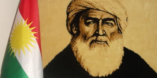 Nistiman00's tweet photo. Şex Sîed’i yargılamaya çalışan işgalci mahkemeleri,bağımsız Kürdistan amacında olduğu gerekçesiyle 47 arkadaşıyla birlikte şehit edildi.Türklerin herkesimi ise başta Kürtler olmak üzere herkese bunun sadece dini ayaklanna olduğunu yutturarak ulusal bilince darbe vurmak istediler. https://t.co/afrYmUMuXx