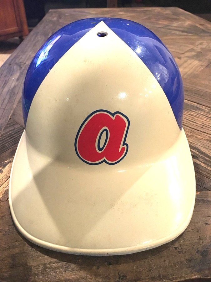 Super70sSports's tweet photo. Ladies and gentlemen, I present to you the most underrated batting helmet of all time. https://t.co/ofsRiJUXip