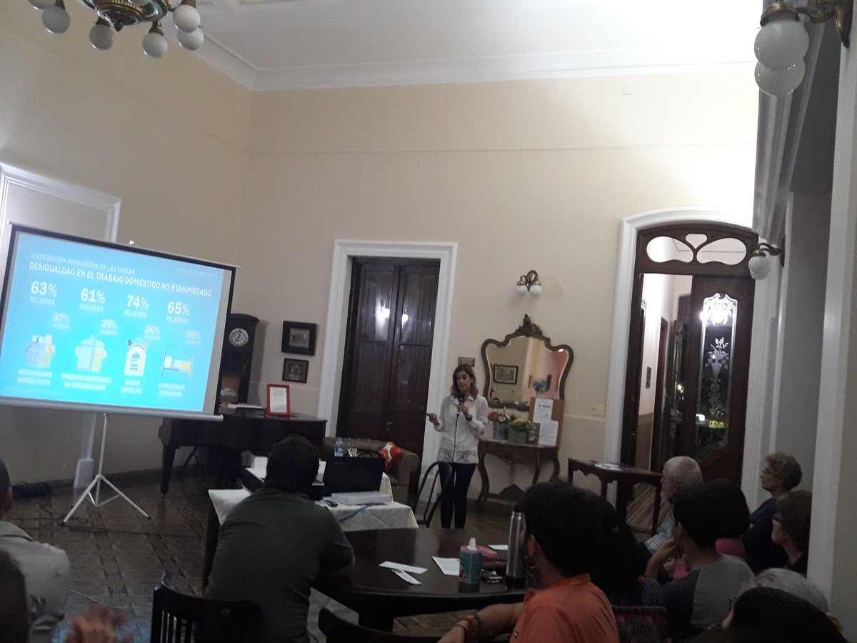 MarceDellaporta's tweet photo. Acompañando a la Ministra de Ciencia, Tecnología e Innovación Productiva @erica_hynes en su disertación "Un caso no hace la muestra. El debate de género en la arena científica" https://t.co/fiQlkvDycI