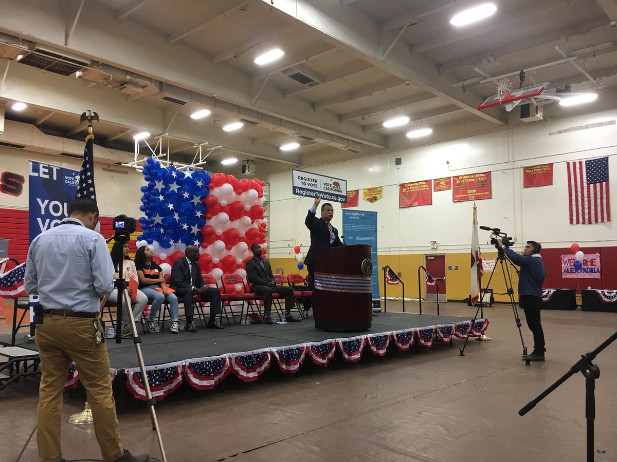 AsmMikeGipson's tweet photo. Excited to have @alexpadilla4ca stop by #DominguezHighSchool in #Compton earlier today to discuss the importance of registering to vote and registering to vote “early.” Thank you Mr. Secretary. #VoteCalifornia #VoteOften #DonsUp https://t.co/IukWF5au14