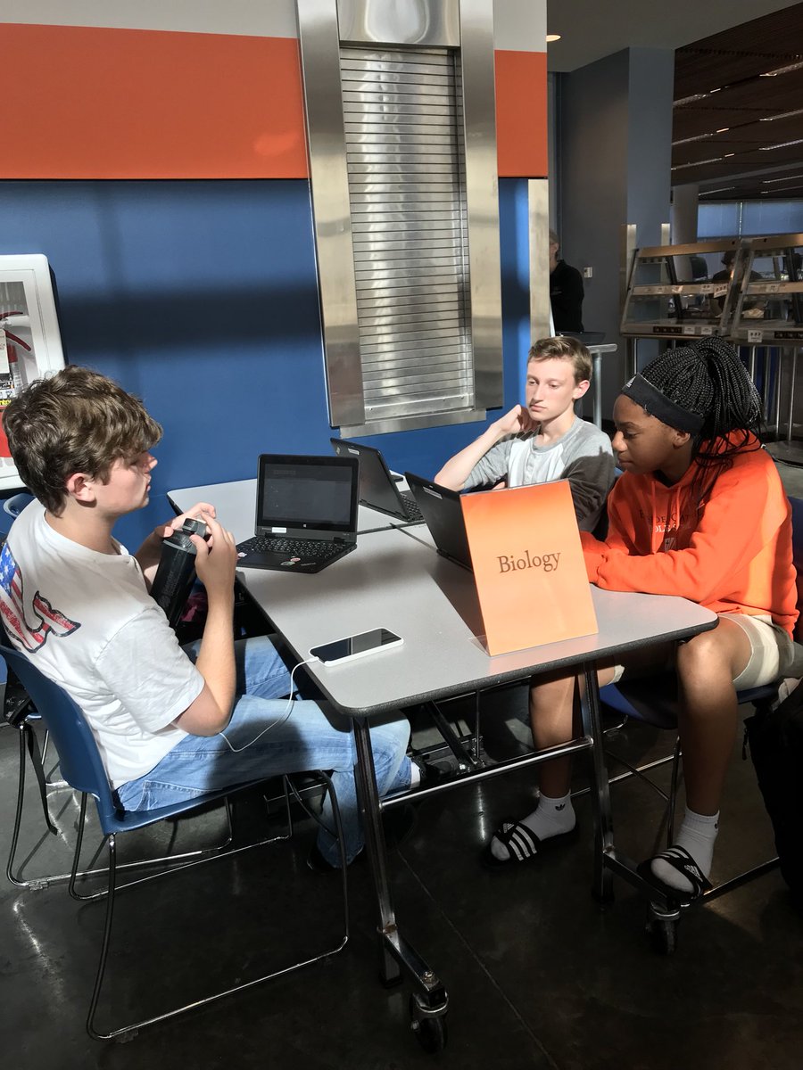 ExperienceEC's tweet photo. After/School Tutoring and Study Hall is now in full swing. 3:00-4:30 every day after school. National Honor Society tutors are available in numerous subject areas. #NationalHonorSociety #ECTutoring https://t.co/YyVTr5DE0o