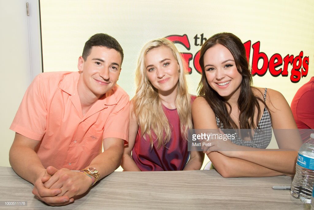 hayleyorrantia's tweet photo. Season 6 of @TheGoldbergsABC premieres TONIGHT on @ABCNetwork ! 💜✨ #TheGoldbergs https://t.co/04PfdSVVA2