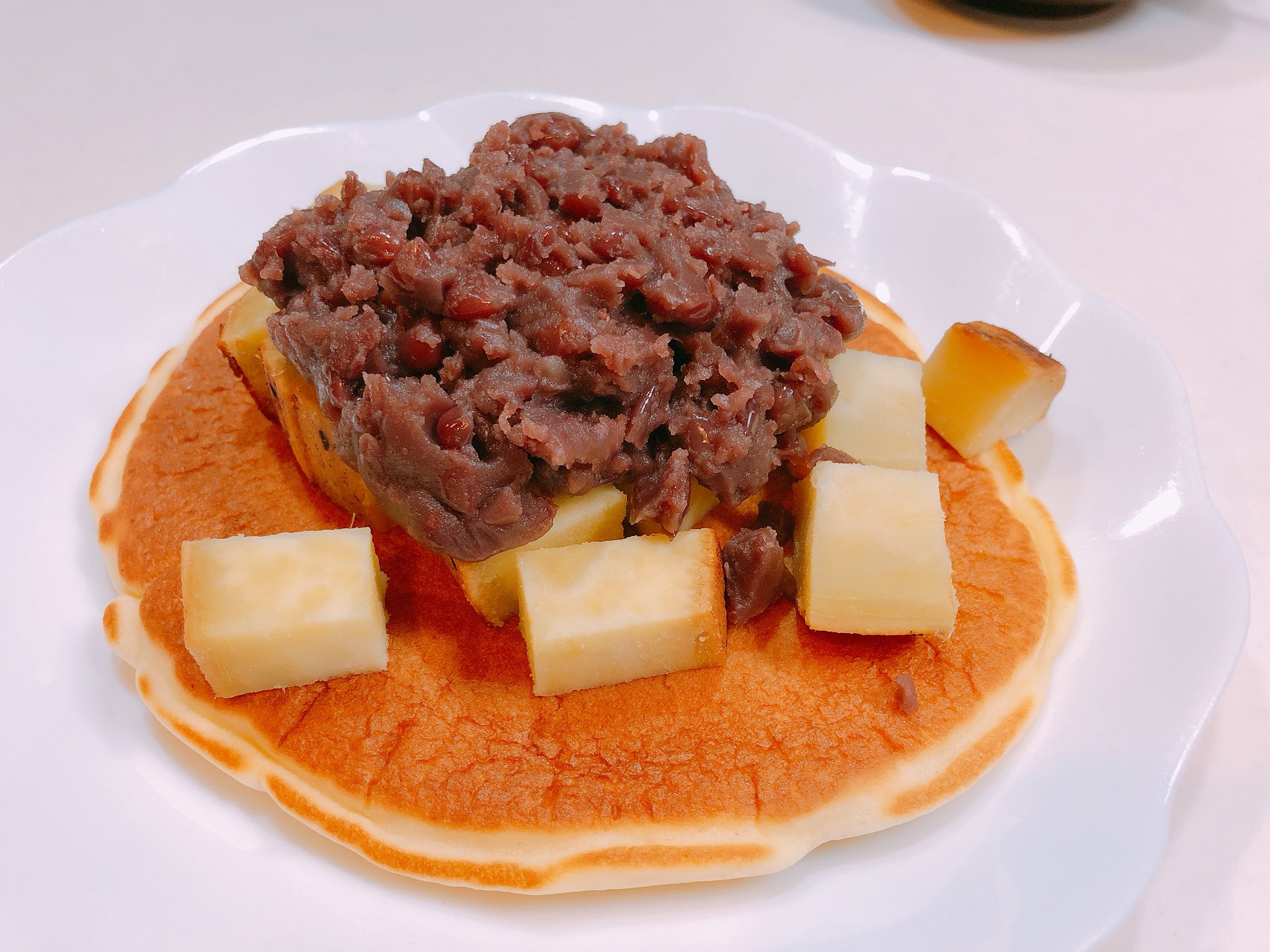 توییتر 辛口sakura در توییتر パンケーキに焼き芋とあんこ あんこも焼き芋も大好き 美味しいに決まってる パン ケーキ ホットケーキミックス 焼き芋 冷凍しておいたお彼岸のおはぎの余った あんこ 小豆 T Co 6dwoq44jhg