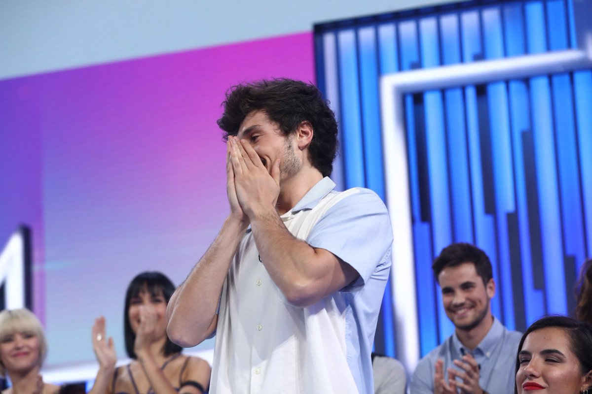MikiNunezCFO's tweet photo. ¡Miki ha cruzado la pasarela y se salva de la nominación! 
📸 @JoseIrunFoto https://t.co/guSiJDyi3j
