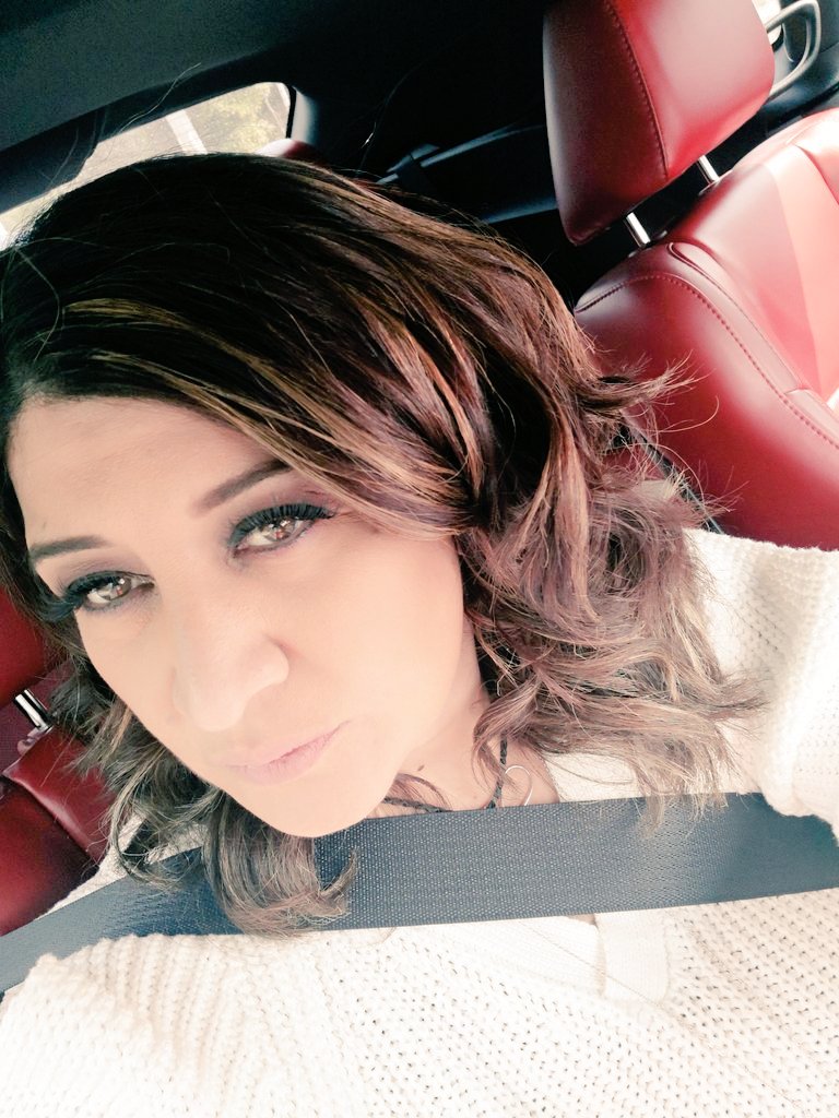 SoyLauraRivas's tweet photo. Llueve y yo sonrío... Porque ya te voy a ver... Trabajando #1FIRST #018005220133 #ModoLau #VivirEsIncreible #QuericoSerYo #SiMiGeneral #AmorHermoso #SiMiCielo #TAMJ https://t.co/QkRaKAodKD