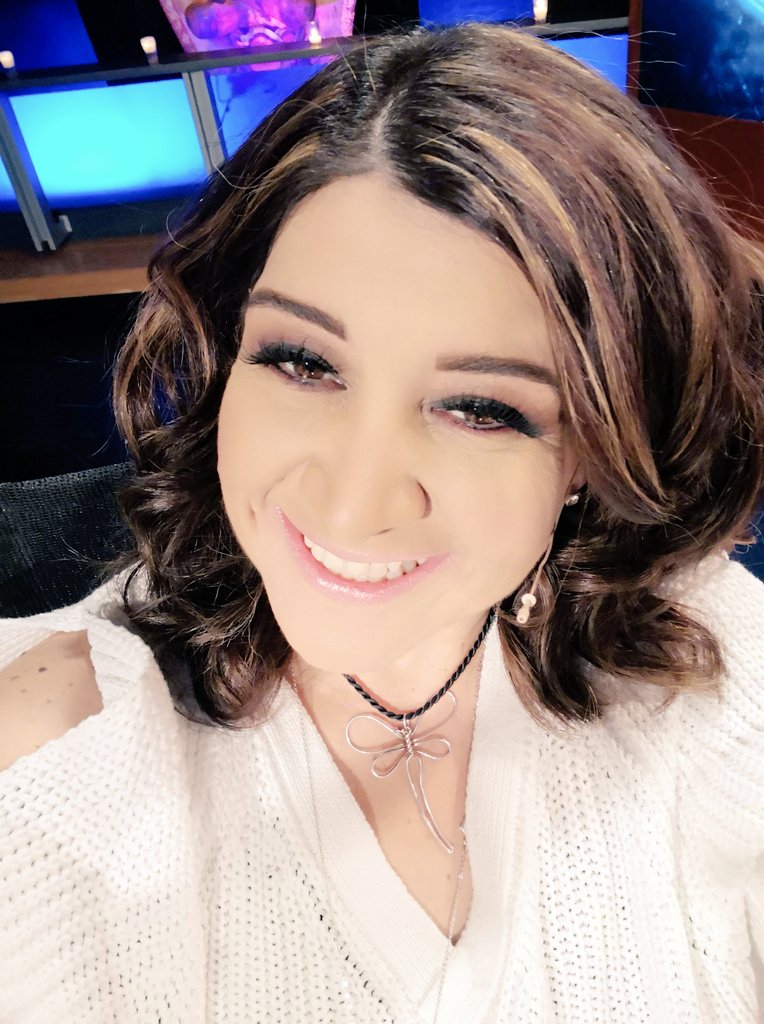 SoyLauraRivas's tweet photo. Llueve y yo sonrío... Porque ya te voy a ver... Trabajando #1FIRST #018005220133 #ModoLau #VivirEsIncreible #QuericoSerYo #SiMiGeneral #AmorHermoso #SiMiCielo #TAMJ https://t.co/QkRaKAodKD