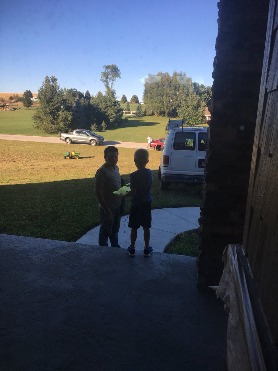 athoma1's tweet photo. Lucas insisted on making cards and putting treats on them for the painters at our house 😃 #BeKind is being instilled in our hearts! #ProudMama #wedidsomethingright https://t.co/kQkVbey0Qg