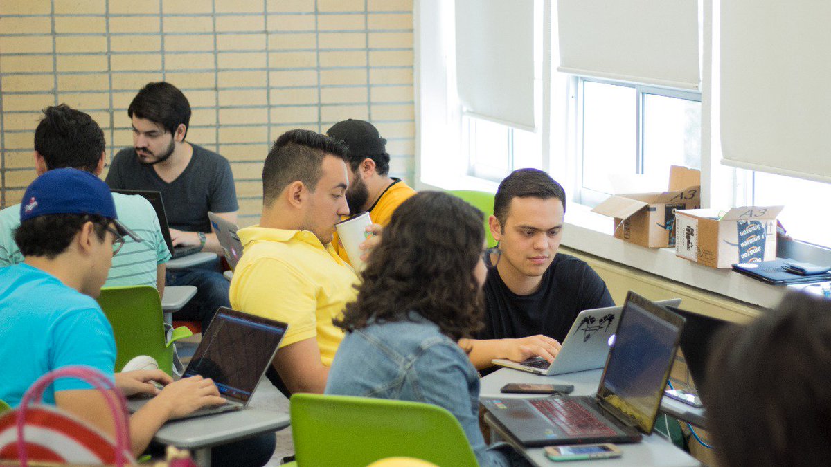 TECcampusMTY's tweet image. 💻✨ Un grupo interdisciplinario de 2⃣4⃣ alumnos está desarrollando  #SmartBooth para el #CampusMty con el uso de las tecnologías de información asesorados por la empresa @ipointsys.  #Semanai
