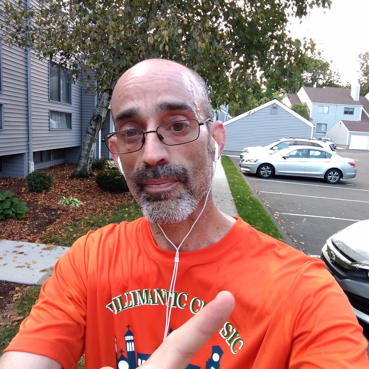 CTRunner21's tweet photo. 6 miles @ about 9:00. Coming back. @Orangemud @HOKAONEONE @nuunhydration @RaceAdvisors @DarinArmstrong @soundrunner @TEAMSUNCITYELP #inspired #motivated #givingback #runningwithcrohns #runningwithbarrettsesophagus #replacedknees #revisedknees #dowork @workaddict_s @AchillesCT https://t.co/eqGGAFRHyy