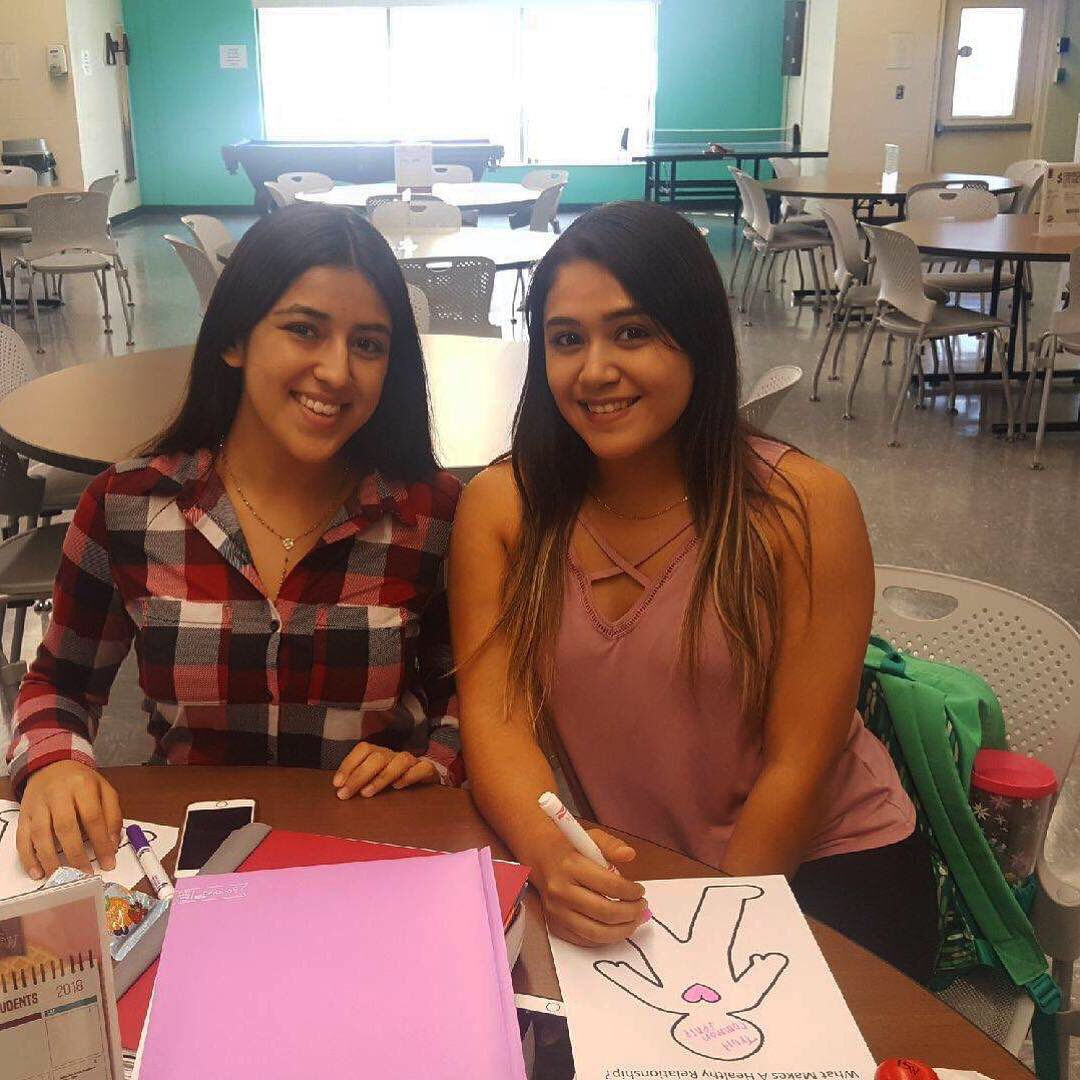 FSWCollege's tweet photo. Defining what makes a healthy relationship on the Hendry/Glades Curtis Center! π
#FSWStudents #LabelleFL #HealthyRelationshipsWeek https://t.co/kxLpnPLZ2W