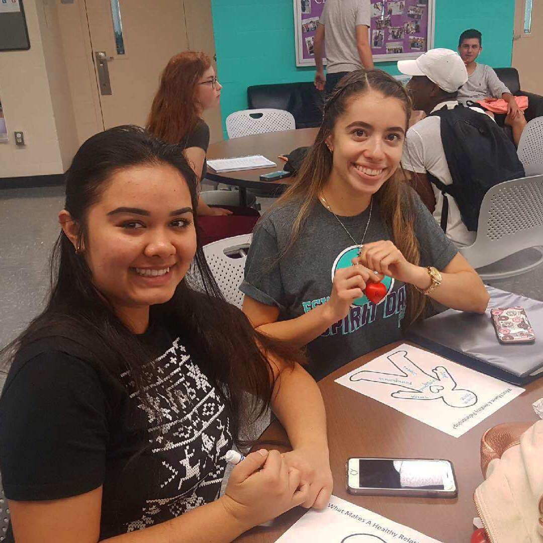 FSWCollege's tweet photo. Defining what makes a healthy relationship on the Hendry/Glades Curtis Center! π
#FSWStudents #LabelleFL #HealthyRelationshipsWeek https://t.co/kxLpnPLZ2W