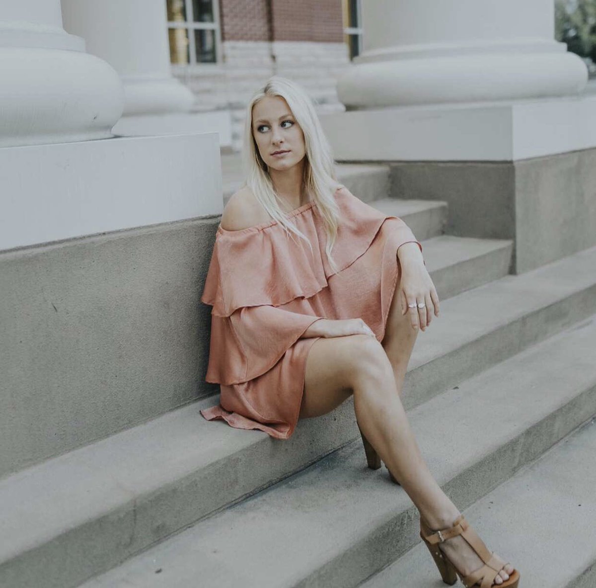 sheldon_cov's tweet photo. Let’s just take a sec and appreciate how good my best friends senior pics are..like wow💕 https://t.co/nQfl5C8m57
