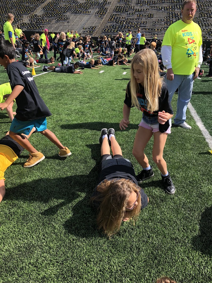 jenhuegel1's tweet photo. More photos from Kinnick! #vanallenpride https://t.co/bRjI0EGOF2