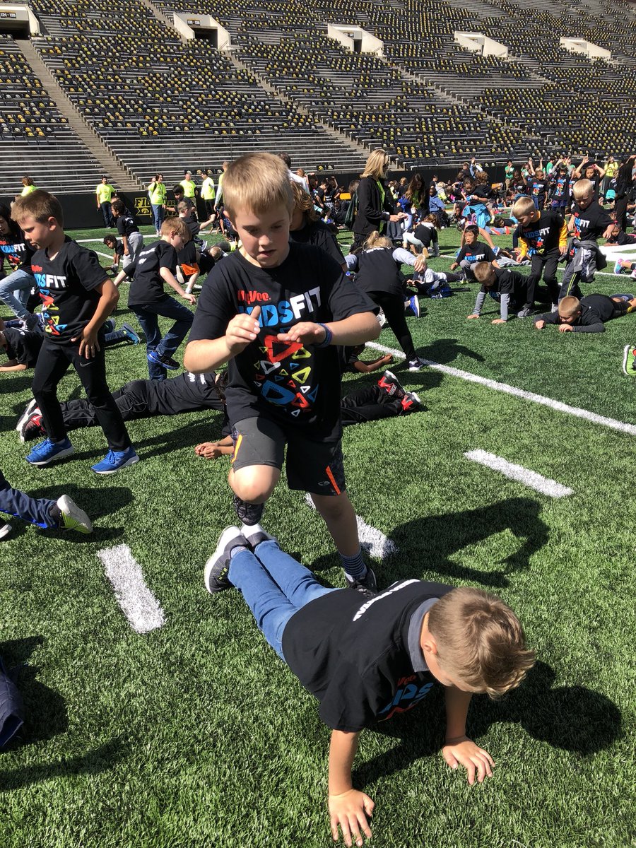 jenhuegel1's tweet photo. More photos from Kinnick! #vanallenpride https://t.co/bRjI0EGOF2
